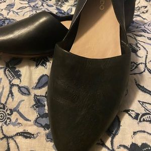 Also pretty black flats